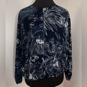 Chico’s Black Label Floral Print Blouse in Navy and White Size 2